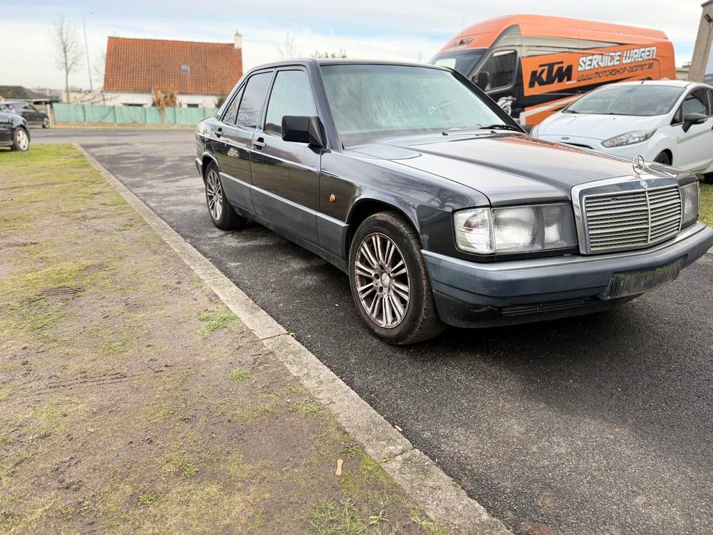 Te koop Mercedes 190d 2.5d km248000 jaar 1990 oldtimer, Auto's, Mercedes-Benz, 4 deurs, Zwart, Zwart, Te koop