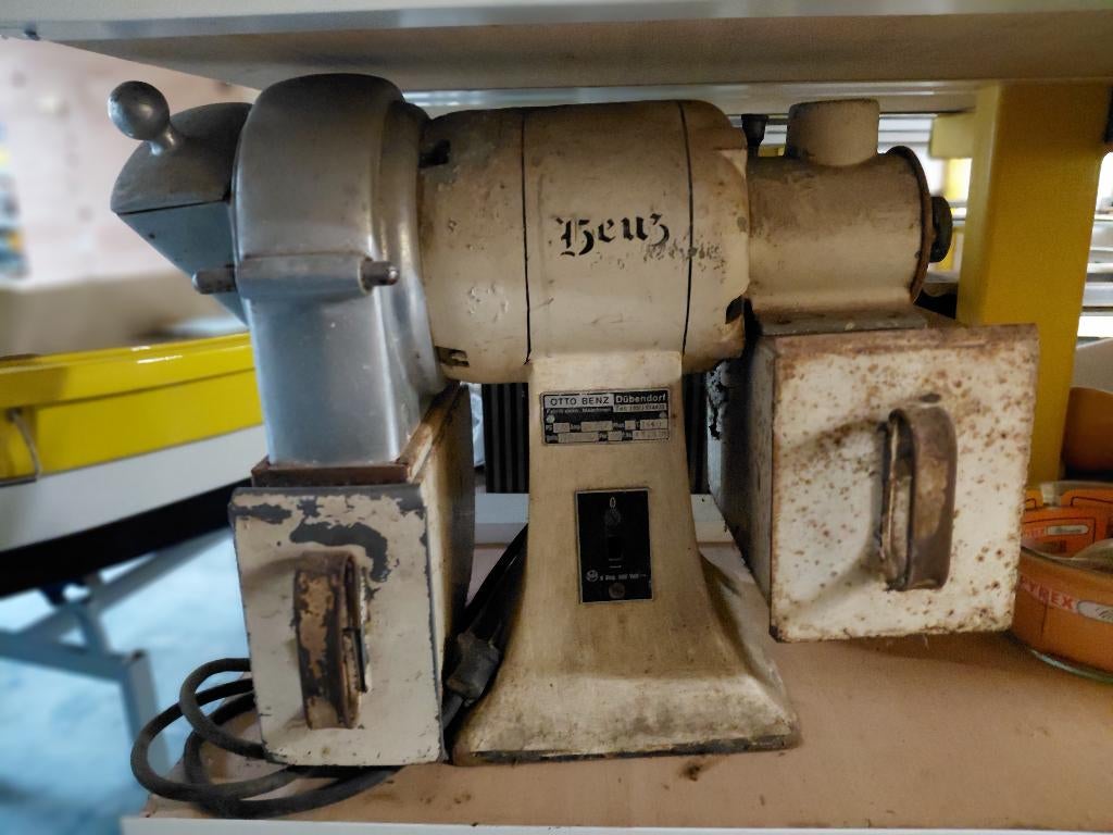 Oude, antieke koffie en kaasmolen, Ophalen