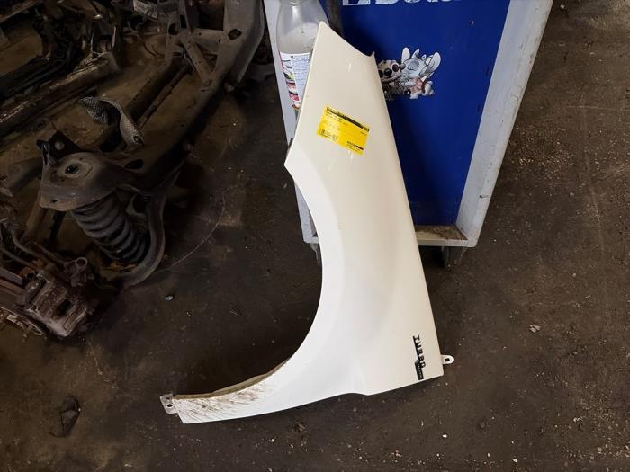 Scherm links-voor van een Mercedes B-Klasse (650), Gebruikt, -, Ophalen of Verzenden, -