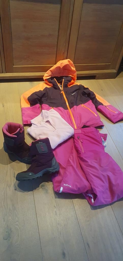 Complete ski outfit Wed'ze & Quechua 8-10 jaar met snowboots, Ophalen, Zo goed als nieuw, Ski, Kleding