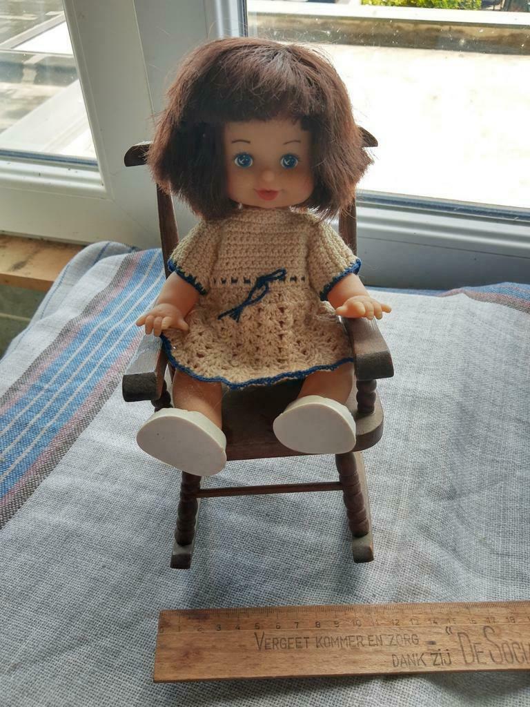 Poupée sur rocking chair, Enlèvement ou Envoi, Comme neuf