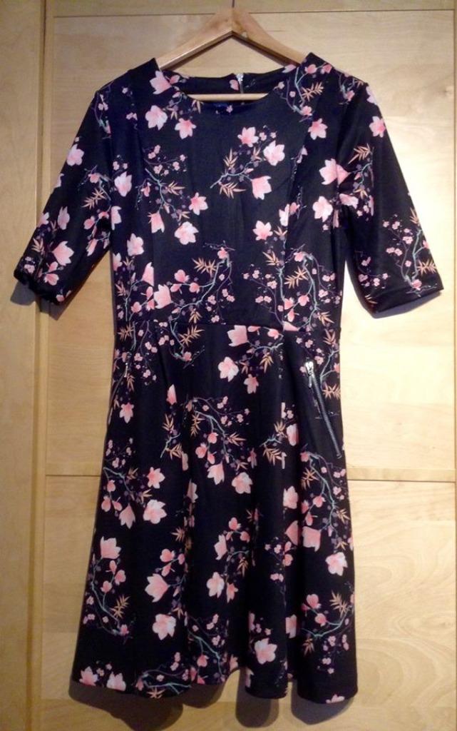 Bodyflirt M jurk, Kleding | Dames, Maat 38/40 (M), Ophalen of Verzenden, Zo goed als nieuw, Knielengte