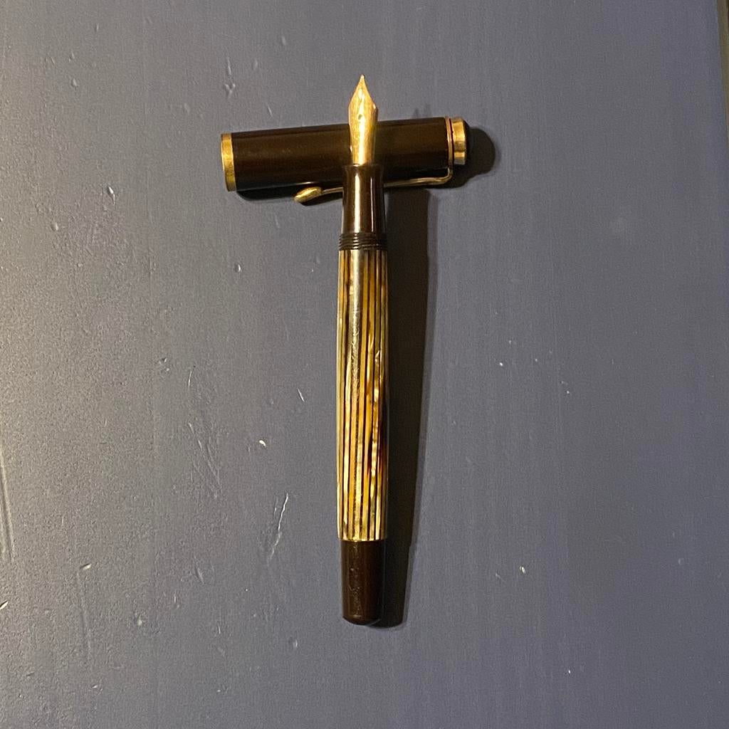 Pelikan 400, écaille tortue, plume 14c, F-fine, vers 1950, Enlèvement ou Envoi, Comme neuf, Stylo, Autres marques