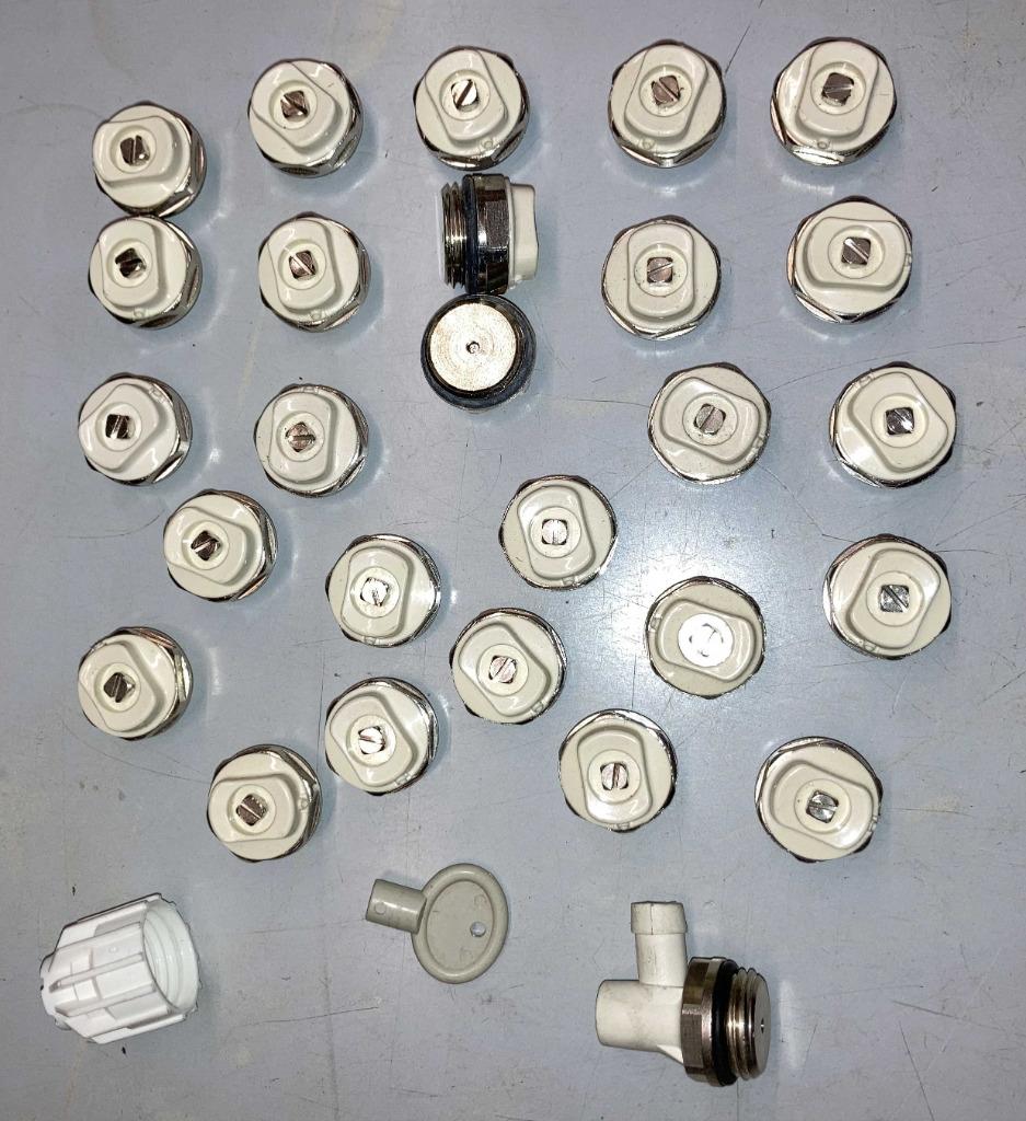 Lot de 18 bouchons et 26 purgeurs orientable pour radiateurs, Enlèvement ou Envoi, Neuf