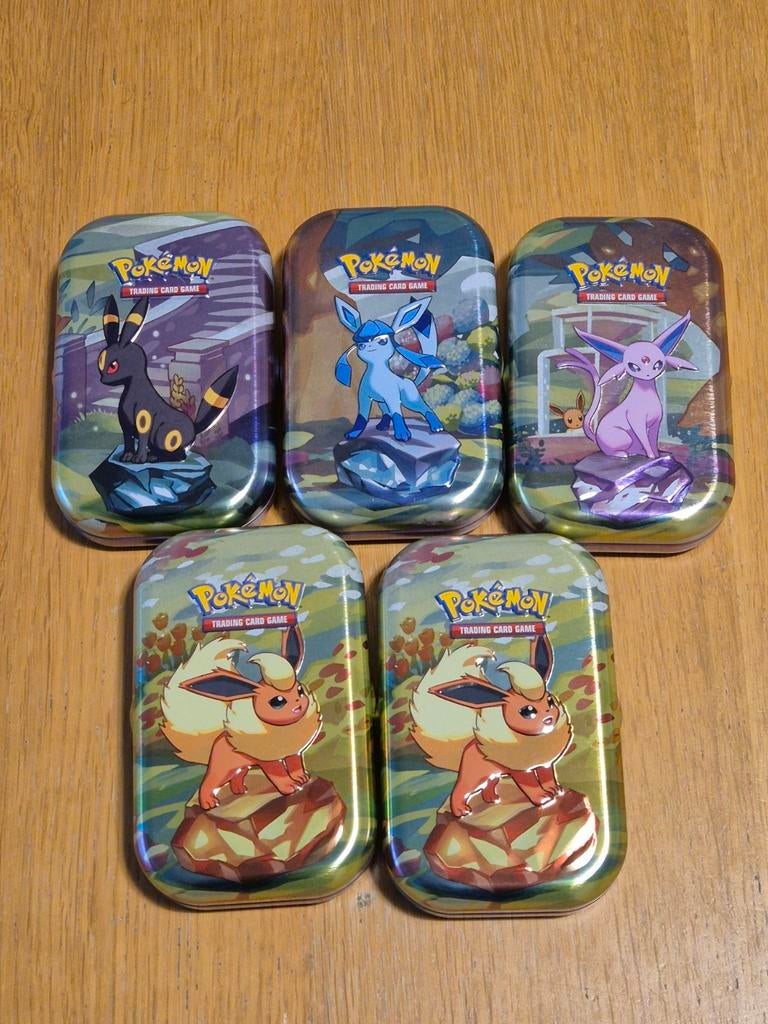 Lot de 5 mini tin Pokémon Évolutions Prismatiques ( VIDE ), Hobby & Loisirs créatifs, Jeux de cartes à collectionner | Pokémon