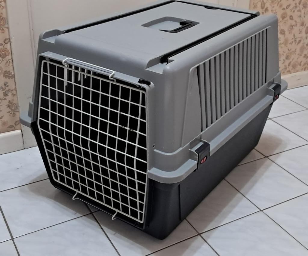 panier de transport FERPLAST pour chien moyen de max. 20 kg., Envoi, Utilisé