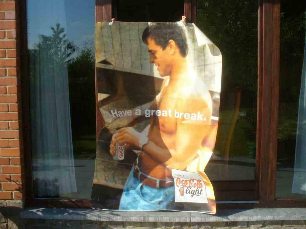 Coca Cola poster publicitaire - John Low , haut 1,75m, Ophalen of Verzenden, Gebruikt, Reclamebord, Plaat of Schild, Overige merken