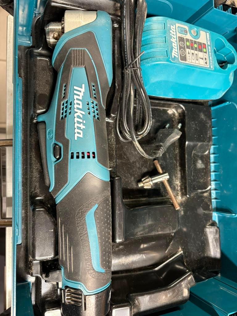 Haakse vijs/boormachine makita, nieuwprijs 236 euro, Ophalen, Zo goed als nieuw
