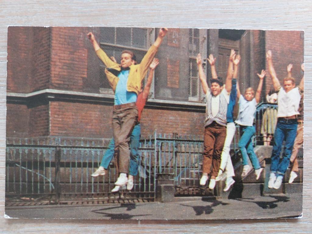 postkaart West Side Story, Envoi