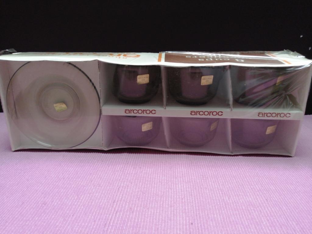 Arcoroc,vintage 6 kopjes en bordjes, gefumeerd, Huis en Inrichting, Ophalen of Verzenden, Nieuw