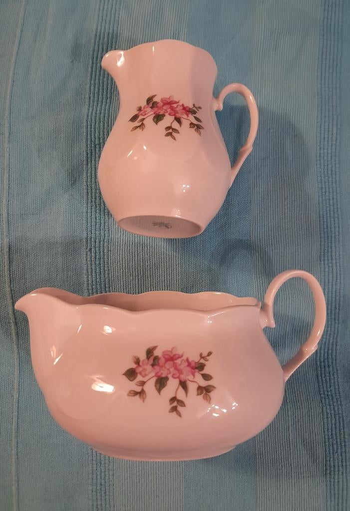 Saucière et pot à lait en porcelaine, Antiquités & Art, Enlèvement ou Envoi