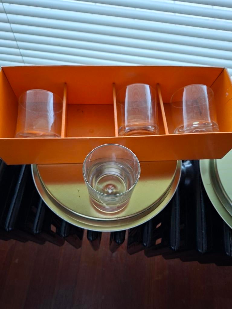 Whiskyglazen in doos, Ophalen