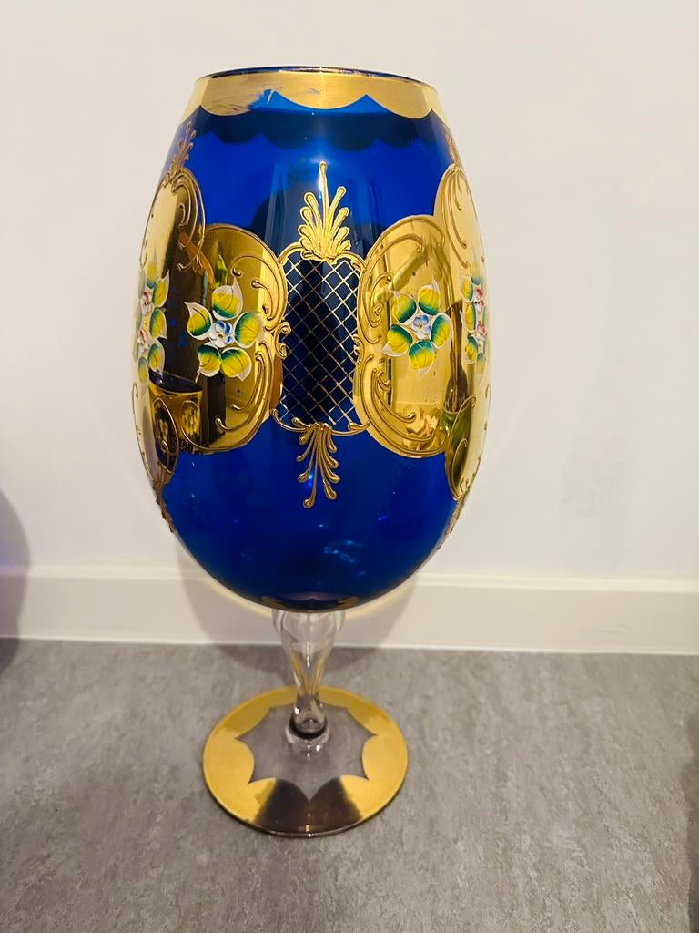 Vase, Enlèvement