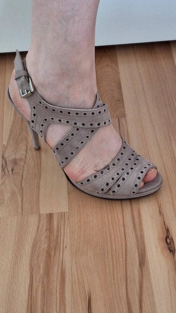 Chaussures talons aiguilles daim gris clair, Vêtements | Femmes, CECIL, Gris, Enlèvement ou Envoi, Chaussures à haut talons