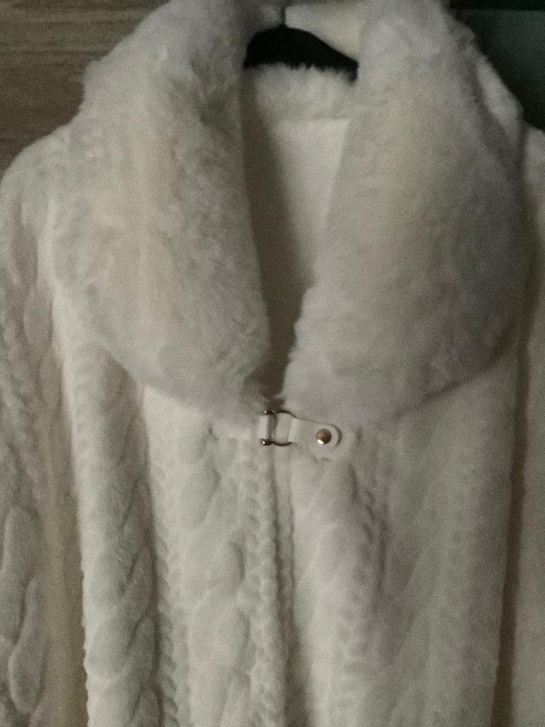 Poncho faux fur nieuw, Ophalen of Verzenden, Nieuw, Wit