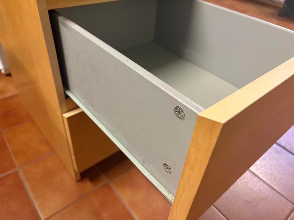 Bureau kastje, Enlèvement, Utilisé