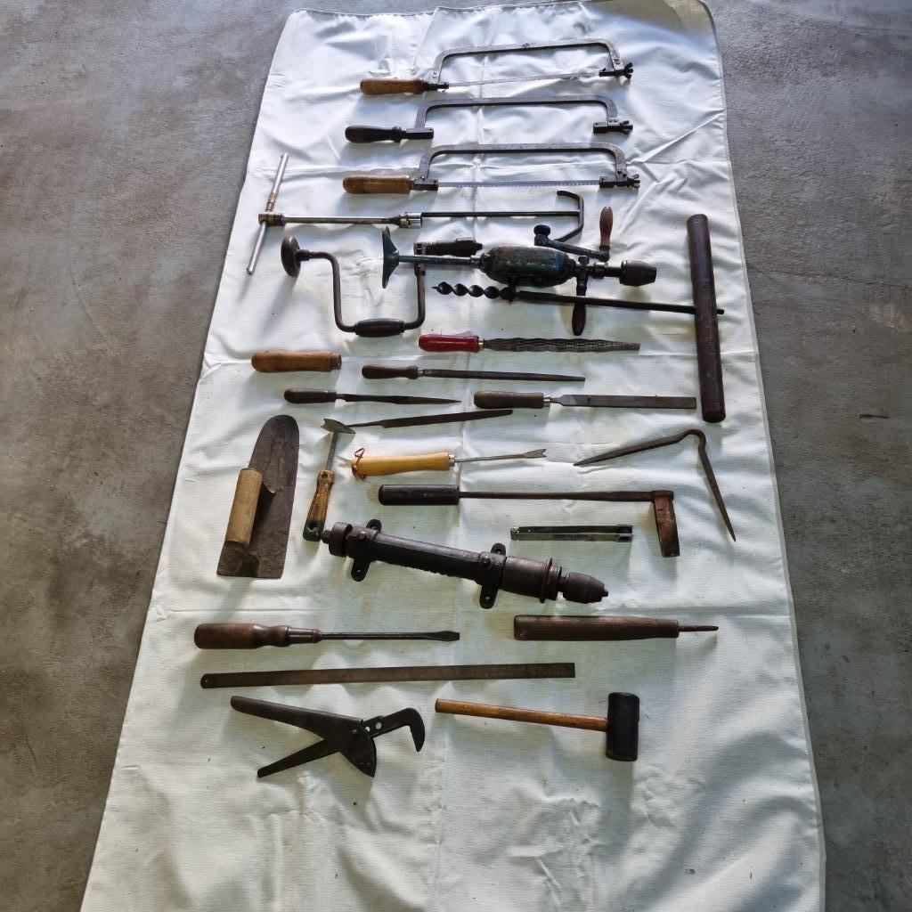 Partij oud gereedschap - ijzerzagen / handboren / vijlen .., Antiek en Kunst, Ophalen