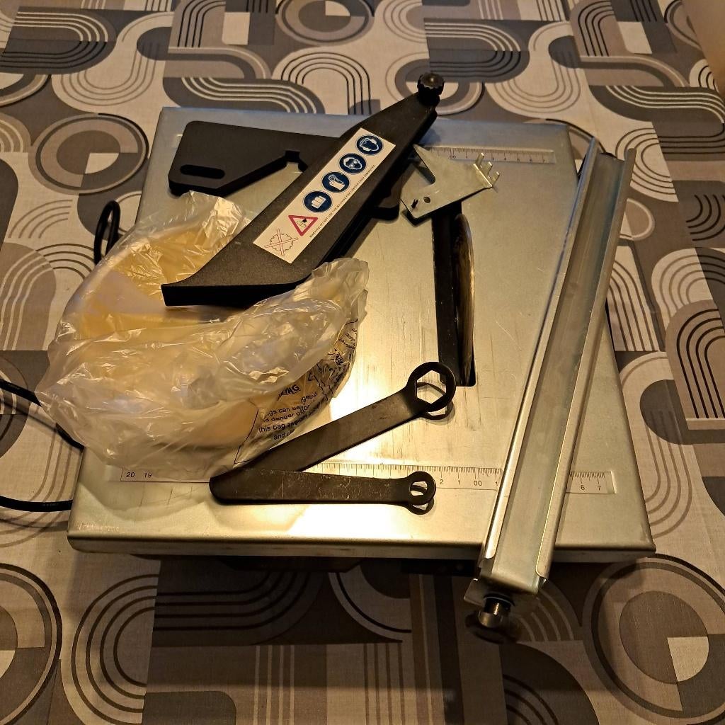 Coupe-carrelage électrique, Enlèvement, Comme neuf