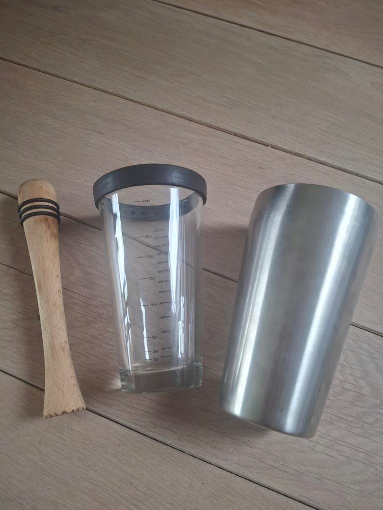 Cocktail set, Enlèvement