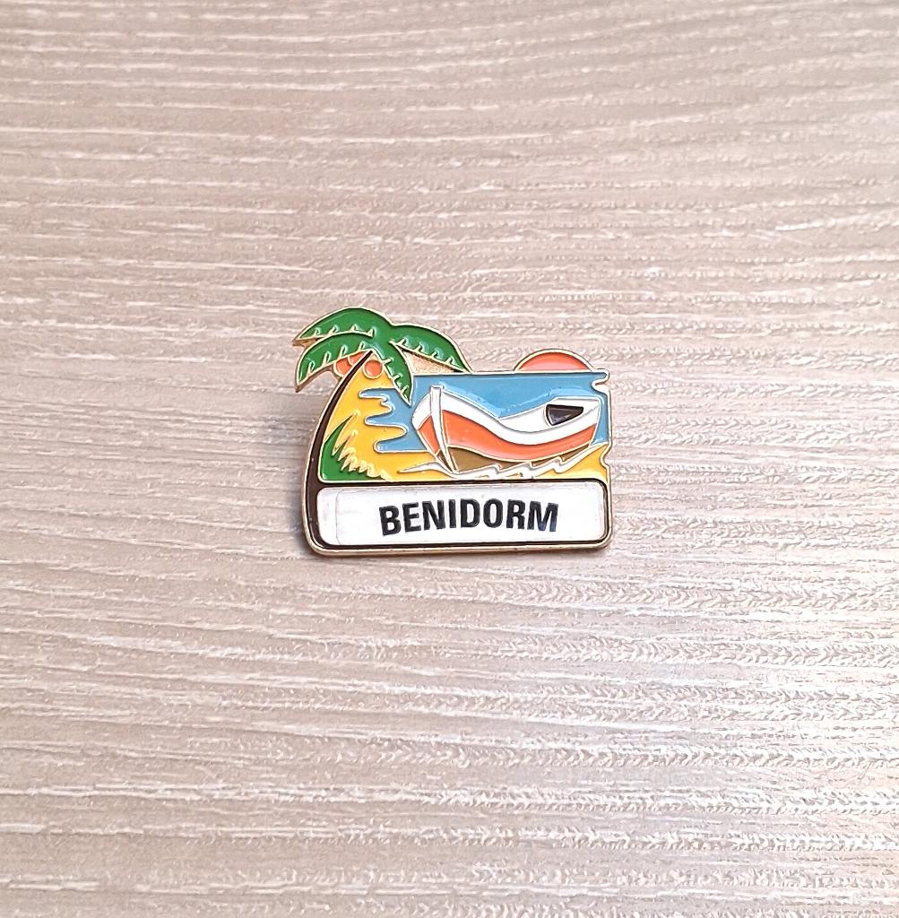 PIN - BENIDORM - SPANJE - ESPAGNE - SPAIN, Ophalen of Verzenden, Gebruikt, Stad of Land, Speldje of Pin