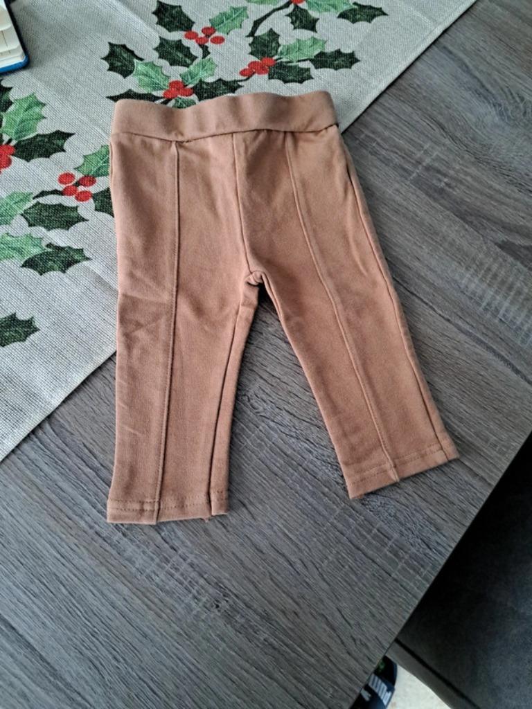 Zeeman lichtbruin broekje 68, Kinderen en Baby's, Babykleding | Maat 68, Zeeman, Broekje, Meisje, Ophalen of Verzenden