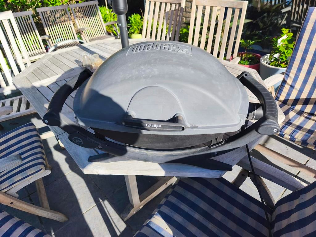 Weber q240, Tuin en Terras, Gasbarbecues, Ophalen, Zo goed als nieuw