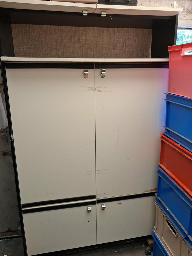 Kast gratis, Huis en Inrichting, Kasten | Roldeurkasten en Archiefkasten, Ophalen