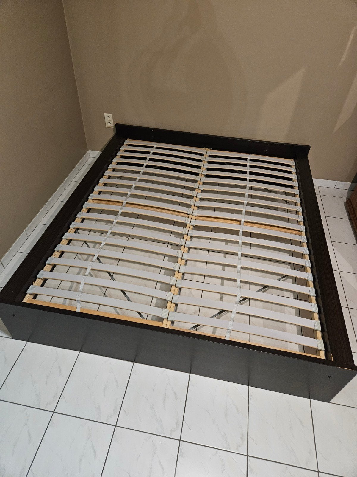 IKEA tweepersoonsbed 160x200 inclusief lattenbodem, Ophalen, Gebruikt, Zwart, Tweepersoons