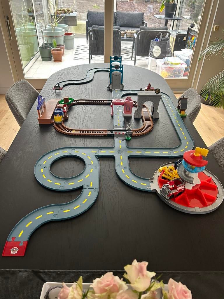 Paw patrol stad + auto’s, Ophalen, Gebruikt