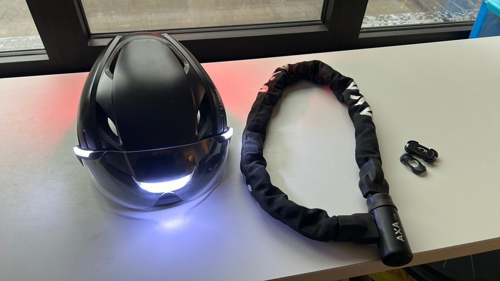 Lumos verlichte helm voor speedbikes Maat M, Ophalen, Zo goed als nieuw