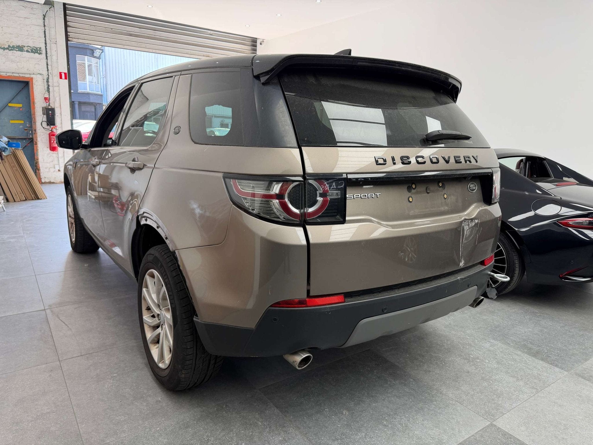 Land Rover Discovery Sport 2.0 TD4 * MOTEUR HS * EXPORT *, Automaat, Gebruikt, 4 cilinders, https://public.car-pass.be/vhr/9fc6a58e-6598-4eda-8624-42c49fb7ac2e