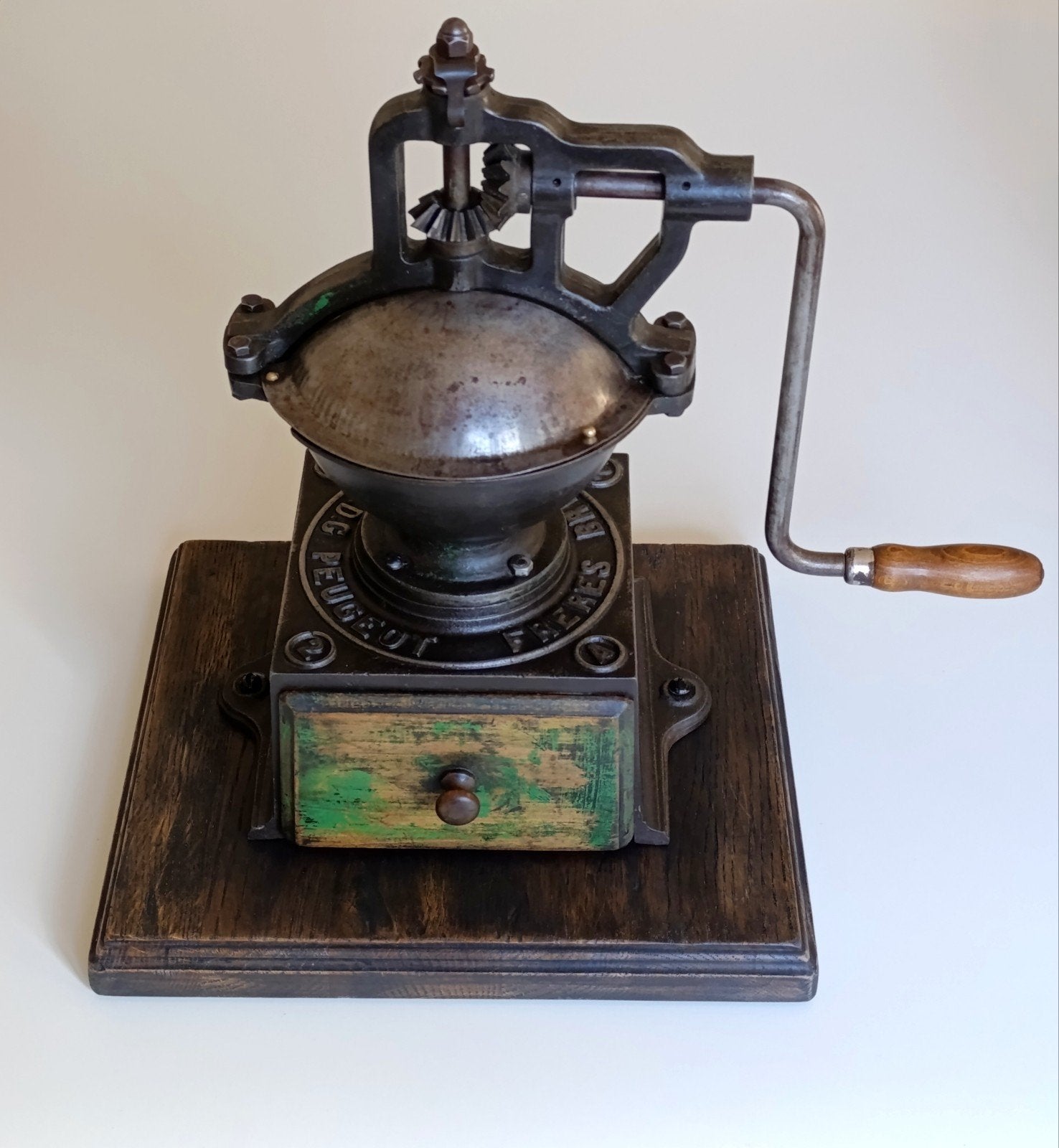 Koffiemolen Peugeot Frères Brevetés – Model A2 (ca. 1900), Ophalen