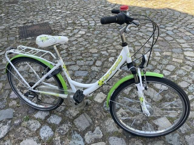 Meisjesfiets - wit met lichtgroene versiering, Fietsen en Brommers, Fietsen | Meisjes, Ophalen, Velgrem, Handrem, Oxford