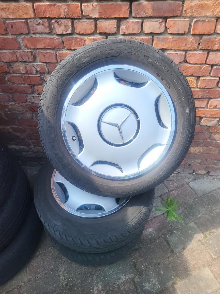 Banden mercedes 15inch 195 15 60, Auto-onderdelen, Banden en Velgen, Ophalen of Verzenden, Zomerbanden, Band(en)