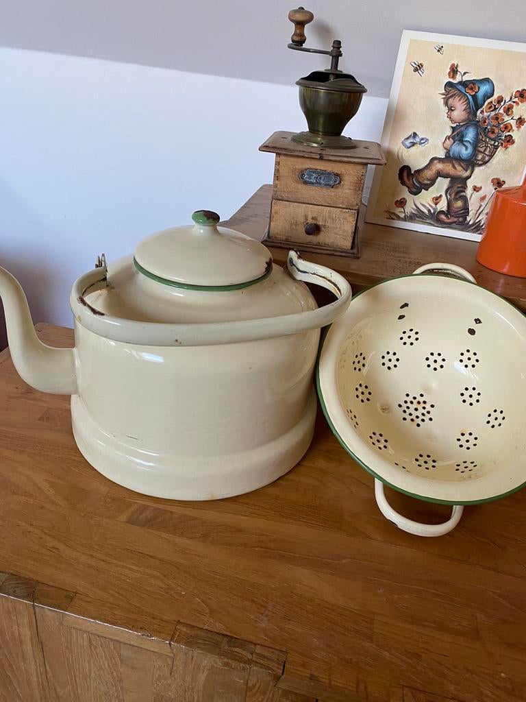 Vintage email vergiet en waterketel, Ophalen