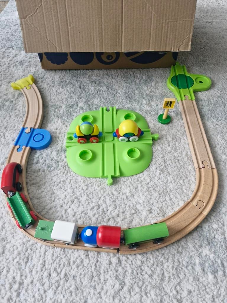 Houten treinspoor met trein, Ophalen