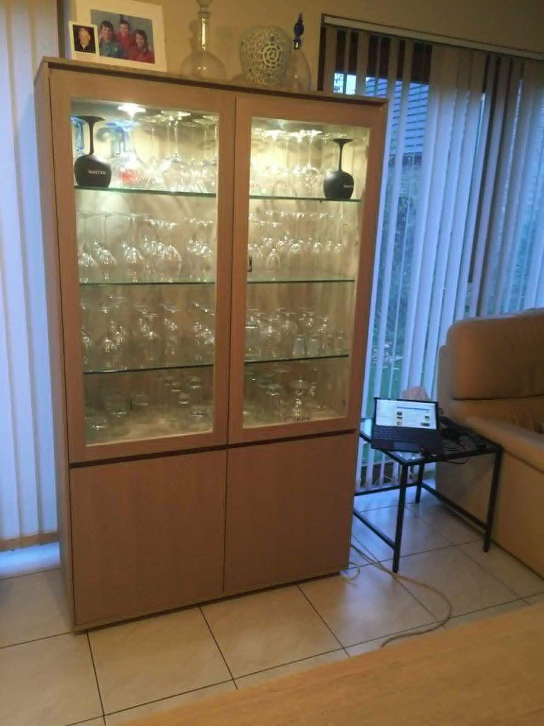 Vitrine avec éclairage led bois massif, 25 à 50 cm, Avec tablette(s), Comme neuf, 100 à 150 cm