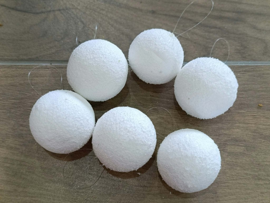 6 boules de Noël blanches effet boule de neige / poudre, Ophalen, Zo goed als nieuw