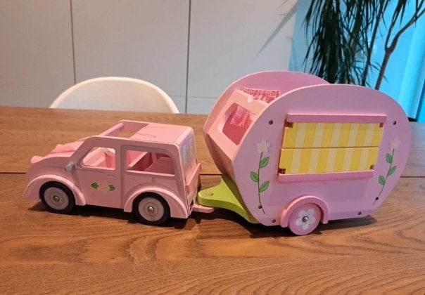 Houten speelgoed - Le Toy Van rosolea's car and caravan, Enlèvement, Utilisé, Autres types