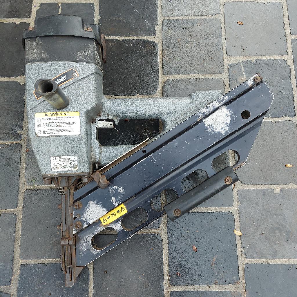 Cloueur pneumatique Paslode, Ophalen, Gebruikt