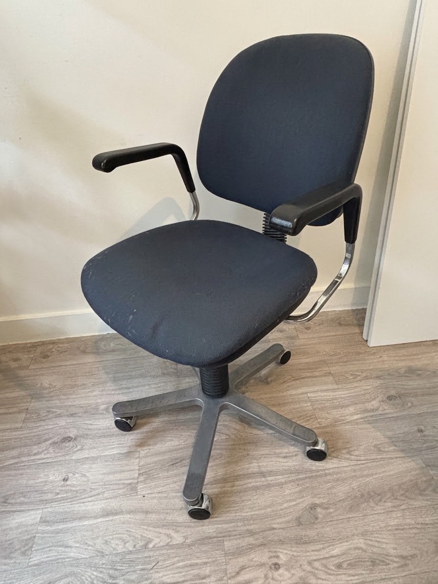 Chaise de bureau à roulettes, accoudoirs, noire, Maison & Meubles, Enlèvement, Utilisé, Noir, Chaise de bureau