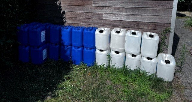 Bidons 20L (blauw en wit), Moins de 75 litres, Enlèvement, Comme neuf, Synthétique
