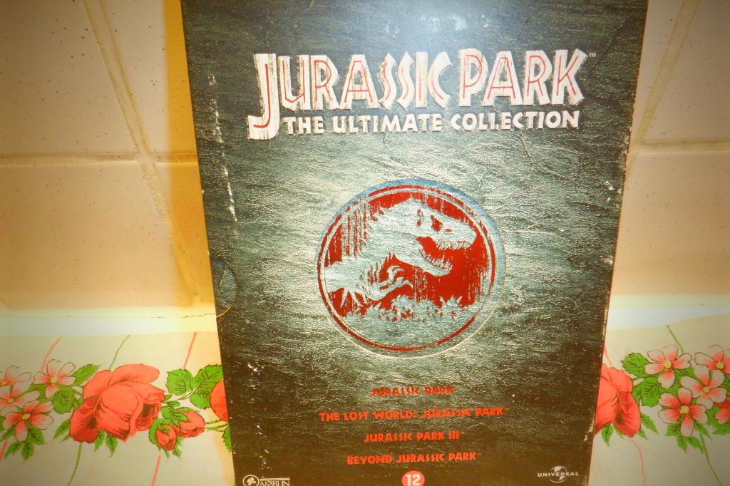 DVD The Ultimate Collection Jurassic Park.(4DVD'S + Boekje), Boxset, Actiethriller, Ophalen of Verzenden, Zo goed als nieuw