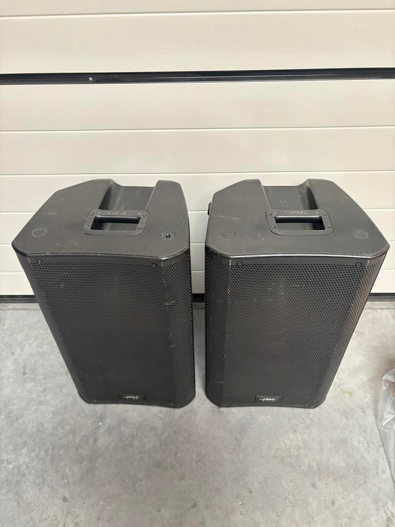 2x QSC K12 1000 watt actieve luidspreker, Gebruikt, 120 watt of meer, Front, Rear of Stereo speakers, Ophalen