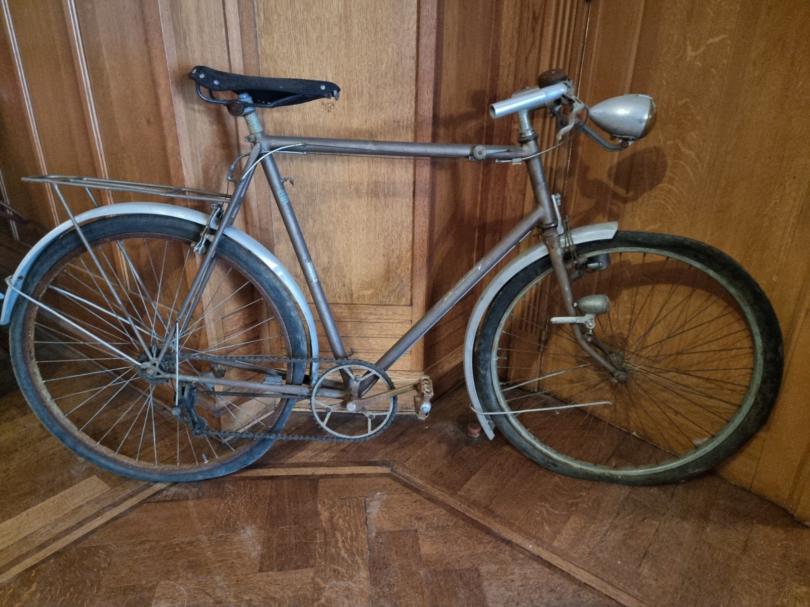 Très ancien vélo TITAN, Enlèvement