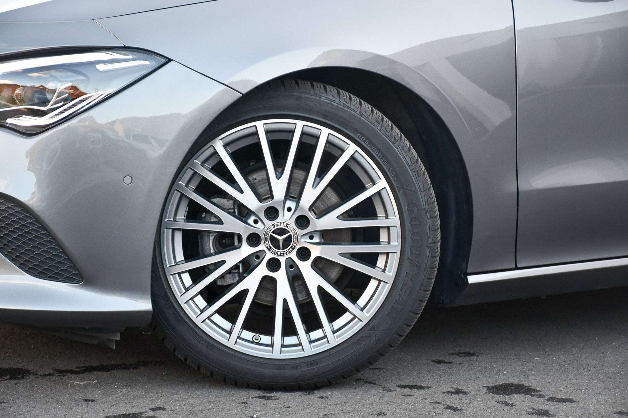 Mercedes-Benz CLA-Klasse 180 *SHOOTING BRAKE*LEDER*PANO*CAME, Achat, 139 g/km, Euro 6, Entreprise