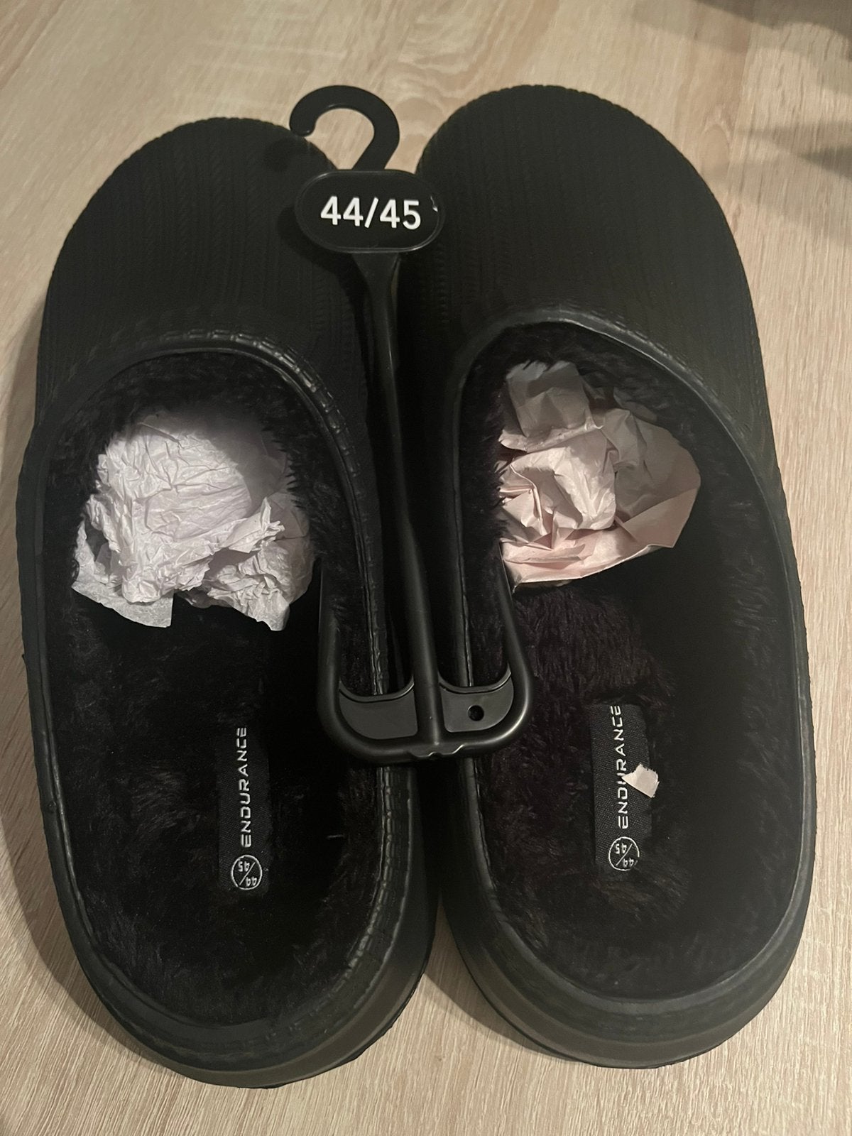 Sandales avec fourrure. Pointure 44/45 (neuves), Vêtements | Hommes, Enlèvement, Comme neuf, Sandales