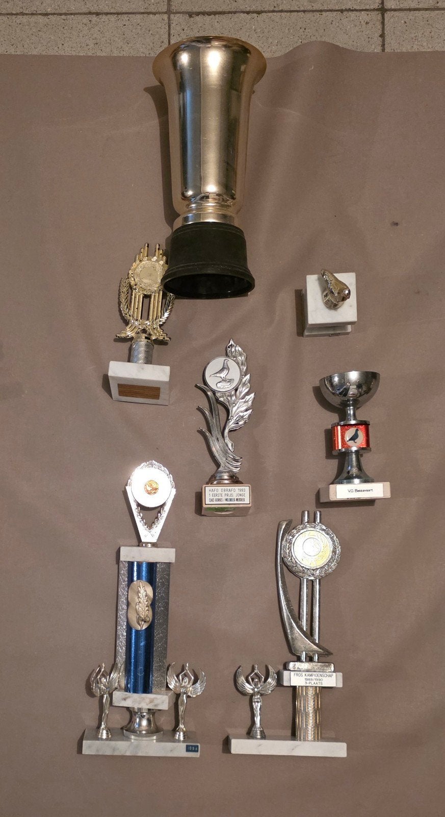1 beker en 6 trofeeën, Ophalen