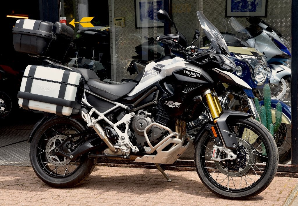 TRIUMPH 1200 TIGER RALLY PRO ***MOTOVERTE.BE***, Motoren, Motoren | Triumph, Handvatverwarming, Occasion, Bedrijf, 3 cilinders
