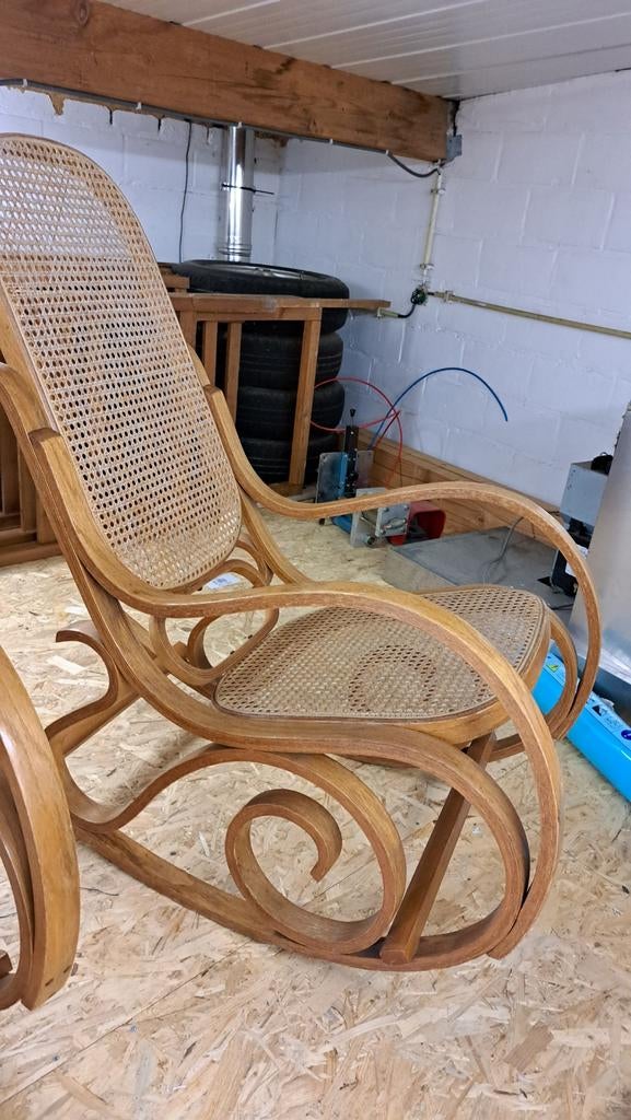 2Schommelstoelen thonet model, Ophalen